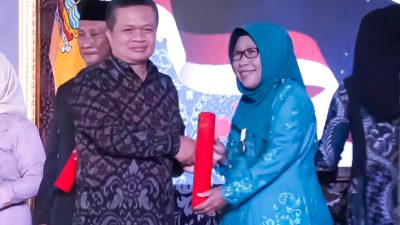 Terima Penghargaan dari BKKBN, Ini Pesan Umi Azizah